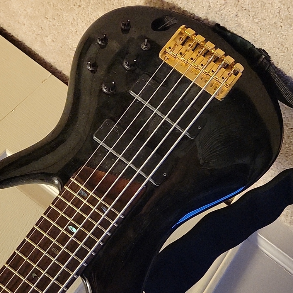 6 string bass